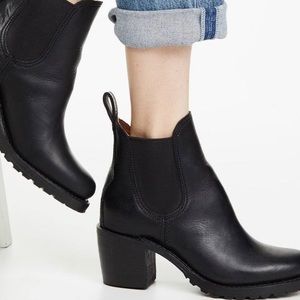 Frye Sabrina Chelsea Boot size 8